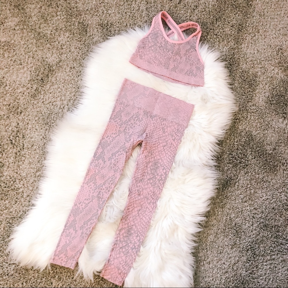 Seamless snakeskin print workout set from TLA by Morgan Stewart. Size XS/S